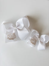 Load image into Gallery viewer, Seashell Twisted Bow