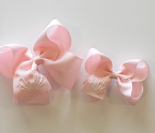 Load image into Gallery viewer, Seashell Twisted Bow