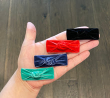Load image into Gallery viewer, Velvet Knot Snap Clip