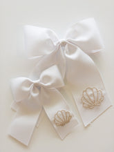 Load image into Gallery viewer, Seashell Ribbon Bow