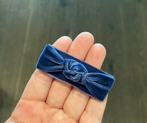 Velvet Knot Snap Clip